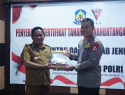 Penyerahan Sertifikat Tanah dari Pemda Jeneponto ke Komandan Pasukan Brimob II (Korbrimob) Polri