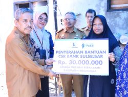 Pjs Bupati Bulukumba Serahkan Bantuan CSR Bank Sulselbar kepada Korban Kebakaran Tanah Kongkong