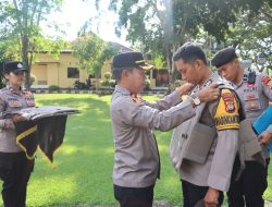 Sinergi Polres Luwu dan Masyarakat, Wakapolres Serahkan Rompi untuk Keamanan Pilkada yang Berbudaya