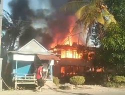 Satu Unit Rumah Panggung di Sompe Kabupaten Wajo Ludes Dilalap Api