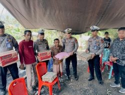 Satlantas Polres Luwu Serahkan Bantuan Kemanusiaan ke Korban Kebakaran di Desa Saronda, Kecamatan Bajo Barat