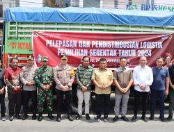 Pelepasan dan Pendistribusian Logistik Pemilu, Kapolres Luwu Pastikan Keamanan dan Kelancaran Hingga TPS