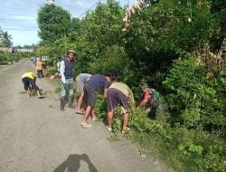 Babinsa Koramil 05/Marioriwawo Kodim 1423/Soppeng Gelar Karya Bakti Bersihkan Saluran Air Sepanjang 100 Meter