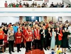 Ratusan Umat Kristiani Sambut Gembira Kehadiran Pastor Andi Simon dan IAS di Perayaan Natal Gesba Pusat Makassar