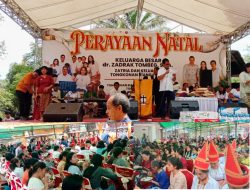 Semarak Natal Keluarga Besar Zadrak di Tongkonan Biang Palipu