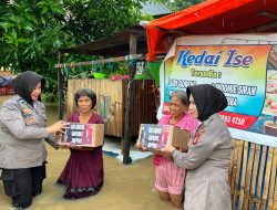 Polres Soppeng Sigap Turun Evakuasi dan Beri Bantuan Korban Banjir