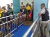 Mitigasi Risiko Penyebaran Virus ASF, Satpel Balai Karantina Serui Pasang Karpet Desinfektan di Terminal Kedatangan Pelabuhan