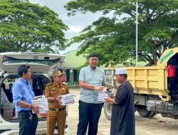 Ketua Karang Taruna Kabupaten Pinrang Serahkan Bantuan ke Pesantren Mambaul Ulum Addariyah
