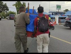 Satpol PP Damkarmat Lakukan Penertiban PKL di Wajo
