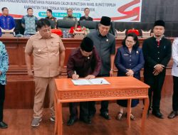 DPRD Tana Toraja Paripurna Pemberhentian Theo-Zadrak