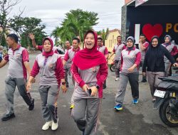 Kabag SDM Polres Pinrang Pimpin Olahraga Pagi untuk Jaga Kebugaran Personel