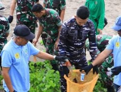Aksi Bersih Pantai di HPSN 2025, PLN UP3 Bulukumba Ikut Berpartisipasi