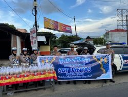 Satlantas Polres Luwu Berbagi Takjil dan Berikan Himbauan Kamtibmas Lalu Lintas