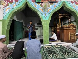 Kapolsek Lembang H.Ridwan Mustari Pimpin Salat Tarawih dan Sampaikan Pesan Kamtibmas