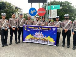 Satlantas Polres Pinrang Bagikan Takjil Gratis di Hari ke-12 Ramadan