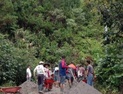 Anggota Dewan Dukung Swadaya Rabat Beton Jalan di Lembang Perindingan