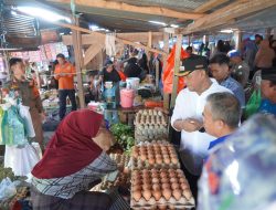 Pastikan Harga Pangan Stabil Jelang Idulfitri 1446 H, Bupati Luwu Sidak ke Pasar Cilallang