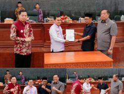 Bupati Tana Toraja Serahkan Tiga Ranperda ke Dewan