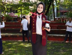 Program Doktoral Predikat Cumlaude dan IPK 4.00, Kepala Inspektorat Makassar Dinobatkan sebagai Mahasiswa Terbaik FE Unhas