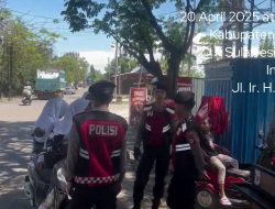 Sat Samapta Polres Pinrang Gelar Patroli Dialogis, Imbau Siswa Pengendara Motor untuk Gunakan Helm