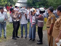 Sambut hari Kartini, Sat Lantas Polres Parepare Berbagi Helm