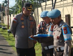 Kapolres Pinrang Lakukan Pengecekan Kehadiran dan Kerapian Personel di Apel Pagi