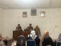 Plt Kepala Dinas Koperasi dan UKM Kabupaten Pinrang, Kent Mukti Ali Menerima Pendamping Program Keluarga Harapan di Aula Kantor Dinas Koperasi