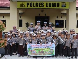 Jangan Ngebut Ayah, Nanti Dicubit! Pesan Lucu Anak TK Saat Belajar di Polres Luwu