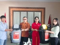 Bank Sulawesi Mandiri Serahkan Tong Sampah Ke Pemkab Tana Toraja