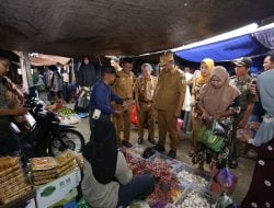 Jelang Lebaran Idul Adha,Bupati Luwu Kunjungi Pasar Bajo