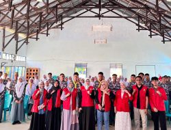 Dosen dan Mahasiswa Fakultas Keperawatan Unhas Gelar Pelatihan Personal Review di SMAN 1 Barru