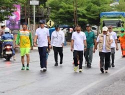 Peringati Hari Lingkungan Hidup, Sekda Pinrang, Andi Calo Kerrang Remi Lepas Gerak Jalan Santai di Halaman Kantor Perkim LH
