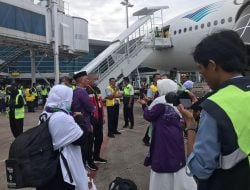 Bupati Andi Irwan Hamid Menjemput 367 Jemaah Haji Asal Pinrang di Bandara Sultan Hasanuddin
