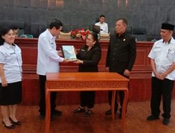 Wabub Tana Toraja Serahkan Ranperda RPJMD Ke DPRD
