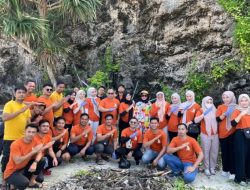 Liburan Sambil Bersih-bersih Sampah di Tanjung Bira Bulukumba, Bank Sulselbar Ikut Dilibatkan