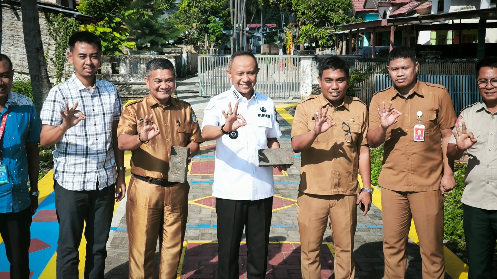 Bupati Selayar Wujudkan Janji Politik: Sampah Plastik Disulap Jadi Paving Block Bernilai Ekonomi