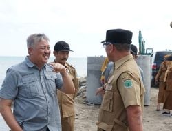 Bupati Pinrang Tinjau Proyek Rehabilitasi Jalan dan Tanggul Abrasi di Mattiro Sompe